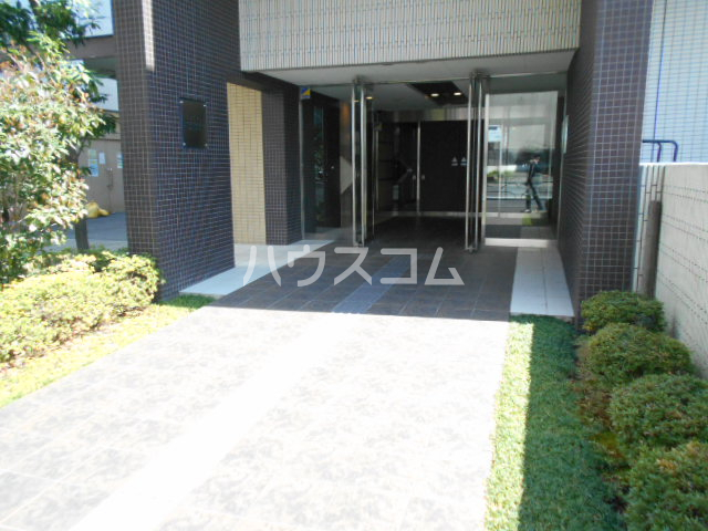 18/25 エントランス