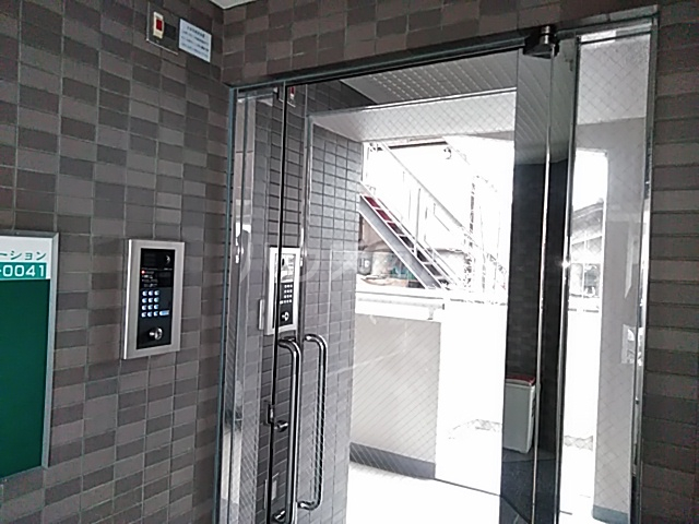 22/27 エントランス