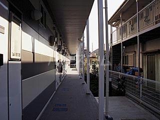 25/27 エントランス