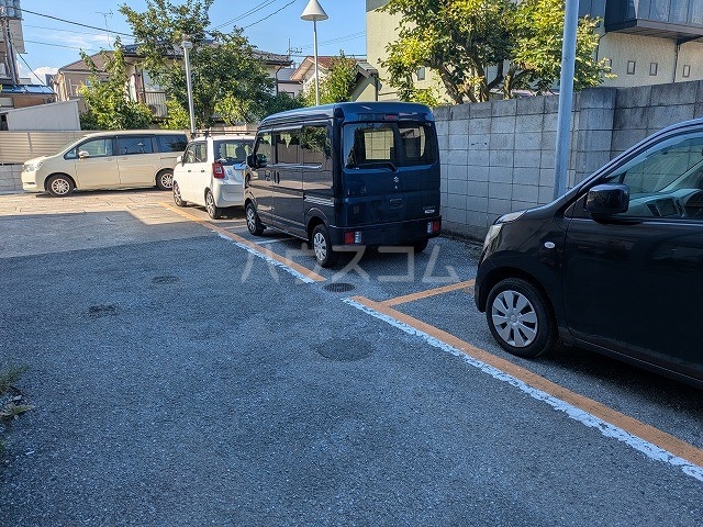 28/30 駐車場