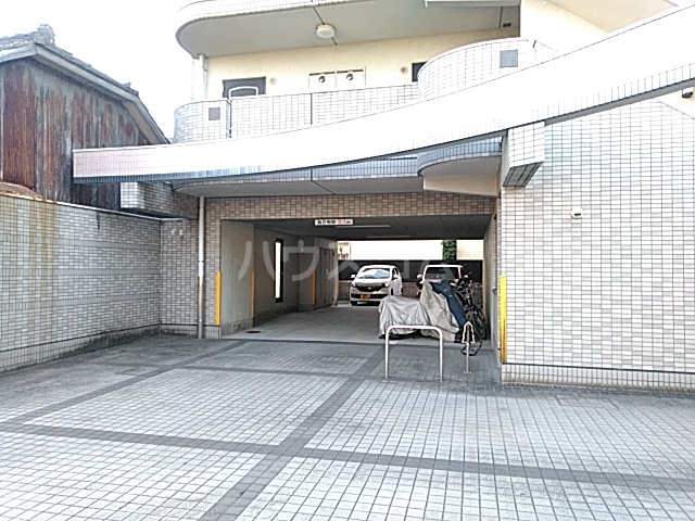 19/23 エントランス