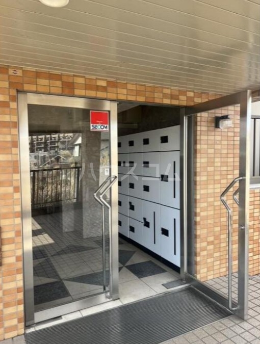 21/30 エントランス