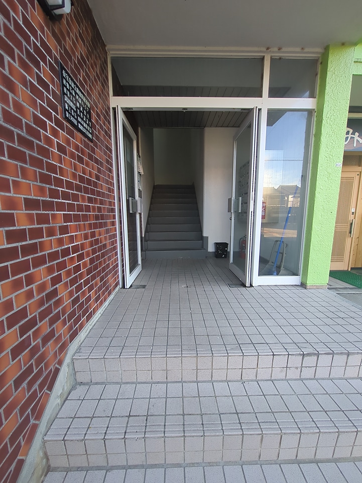 22/30 エントランス