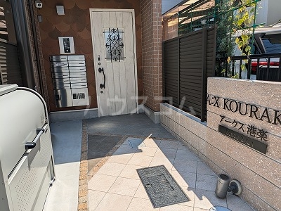 22/30 エントランス