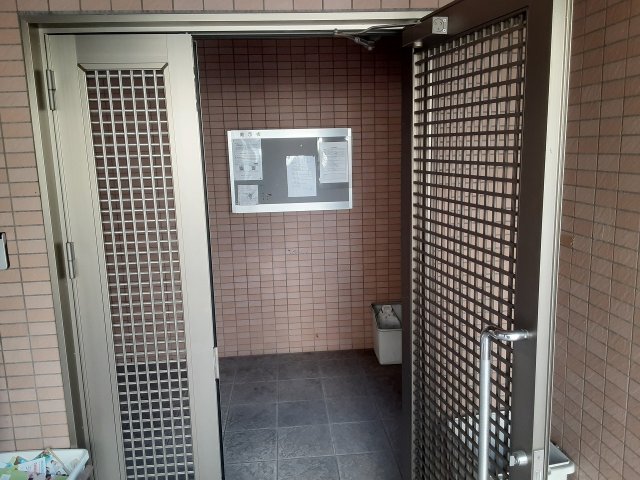 21/23 エントランス