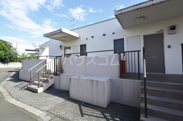 24/30 エントランス