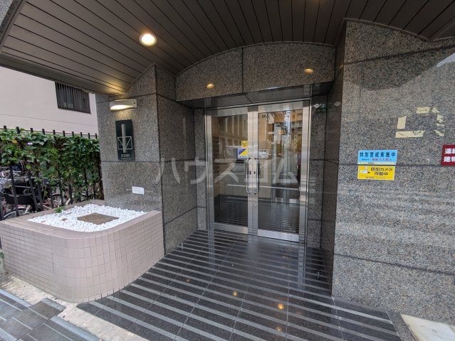 25/30 エントランス