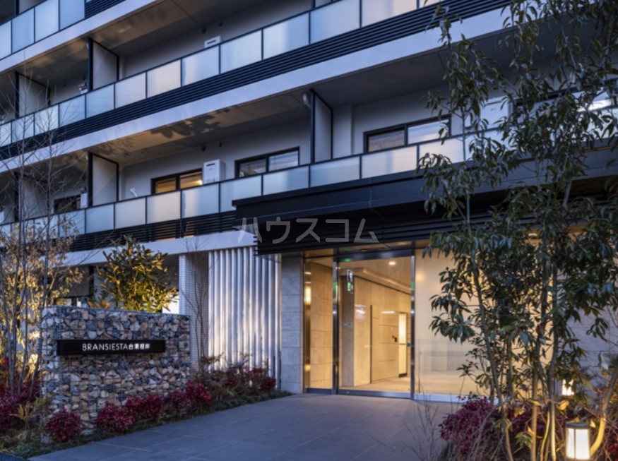 17/20 エントランス