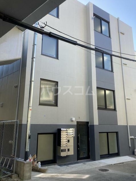 16/20 エントランス