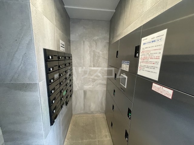 22/23 エントランス