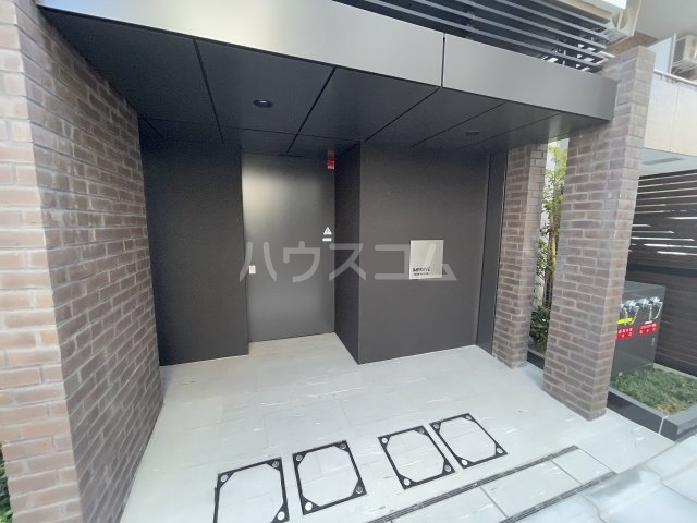 19/23 エントランス