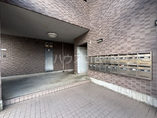 20/21 エントランス