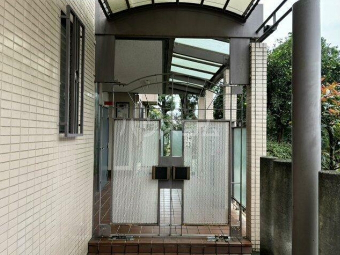 22/30 エントランス