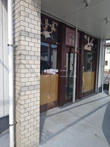 26/30 エントランス