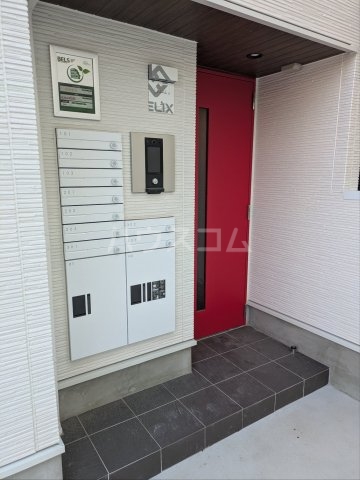 18/27 エントランス