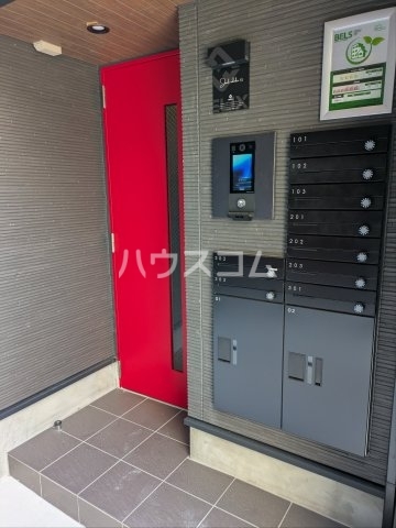 18/27 エントランス