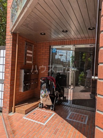 24/30 エントランス