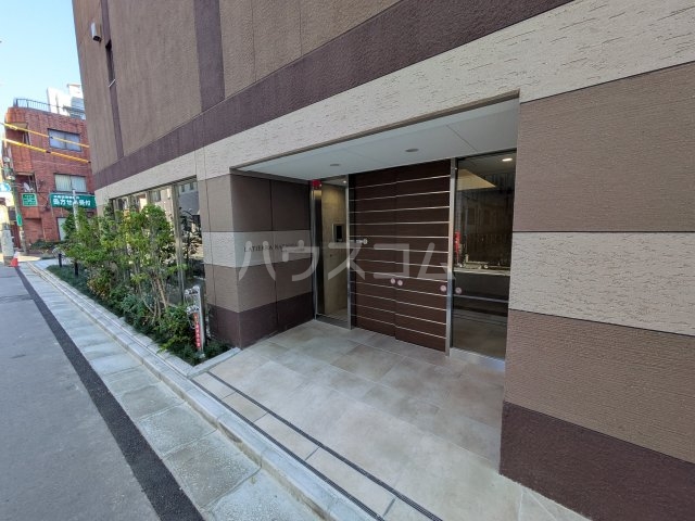 23/30 エントランス