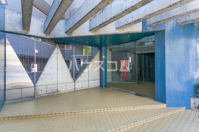 24/30 エントランス