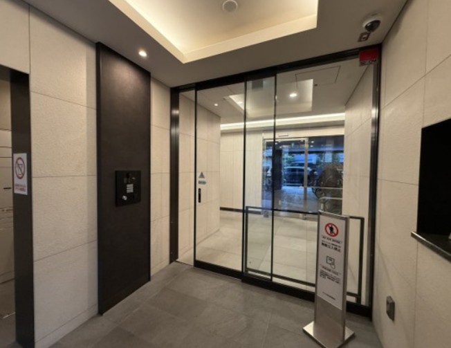 18/21 エントランス