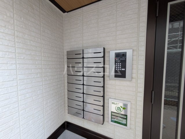 26/30 エントランス