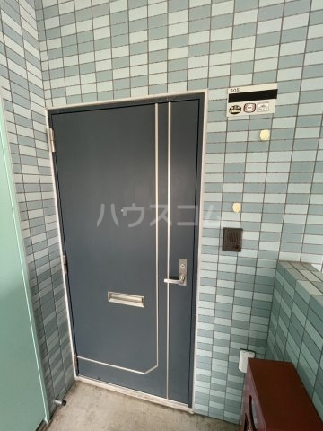 26/30 エントランス