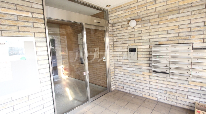 26/30 エントランス