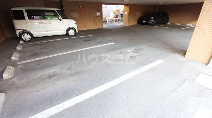 28/30 駐車場