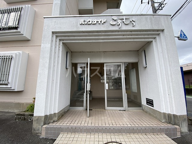 23/30 エントランス