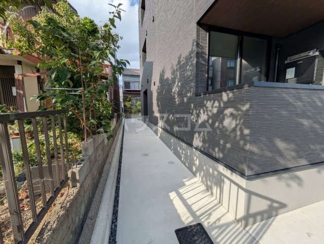 21/30 エントランス