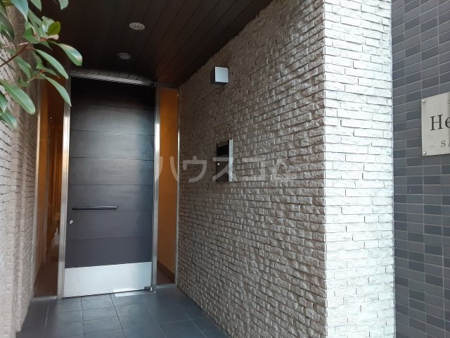 28/30 エントランス