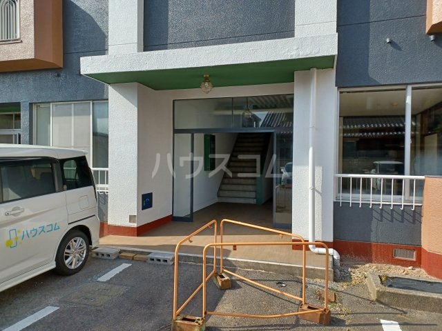 23/28 エントランス