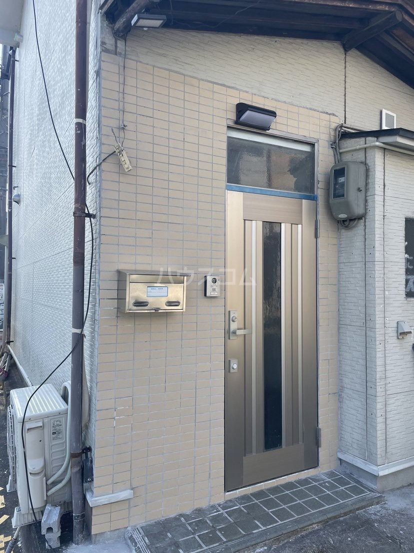 22/26 エントランス