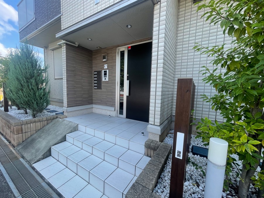 21/30 エントランス