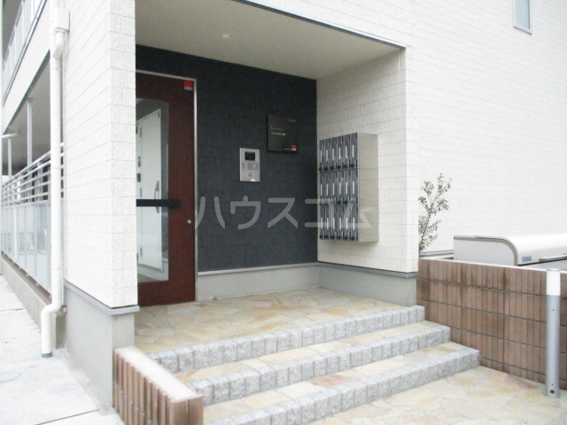 27/29 エントランス