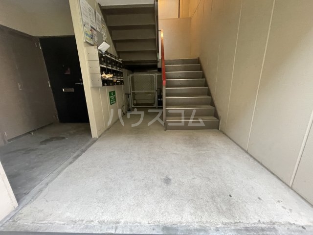 16/18 エントランス