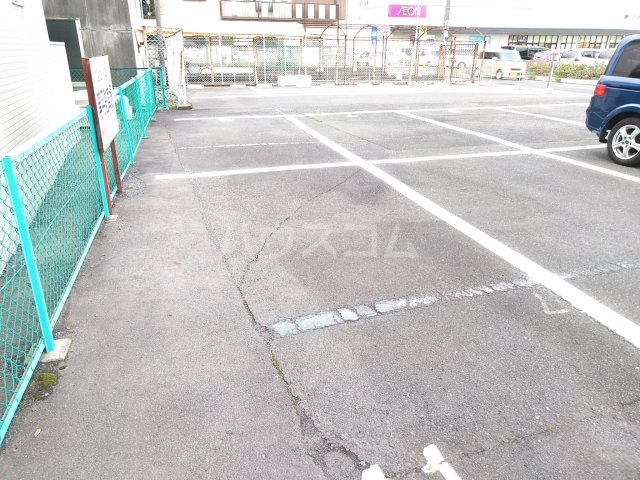 28/30 駐車場