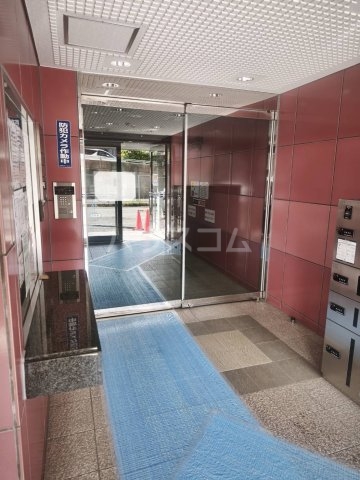 21/30 エントランス