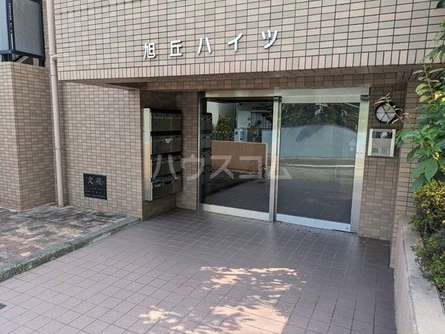 28/30 エントランス