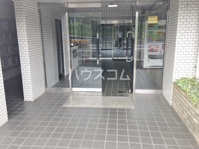 20/30 エントランス