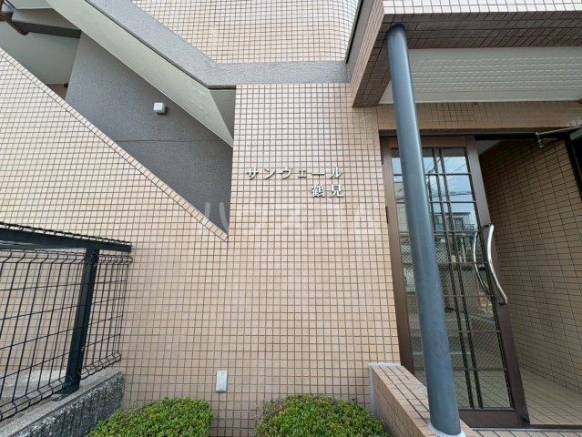 24/30 エントランス