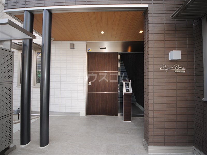 27/30 エントランス