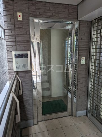 16/16 エントランス