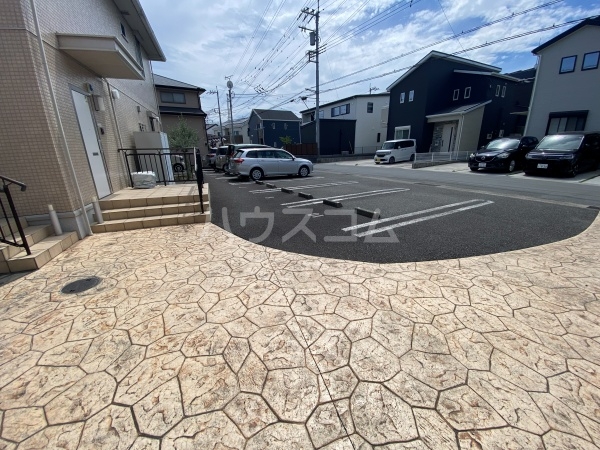 27/30 駐車場