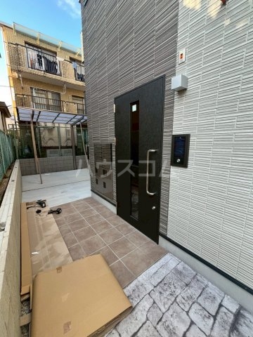 21/30 エントランス