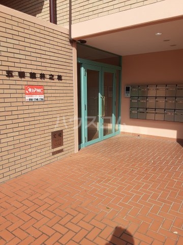 25/30 エントランス