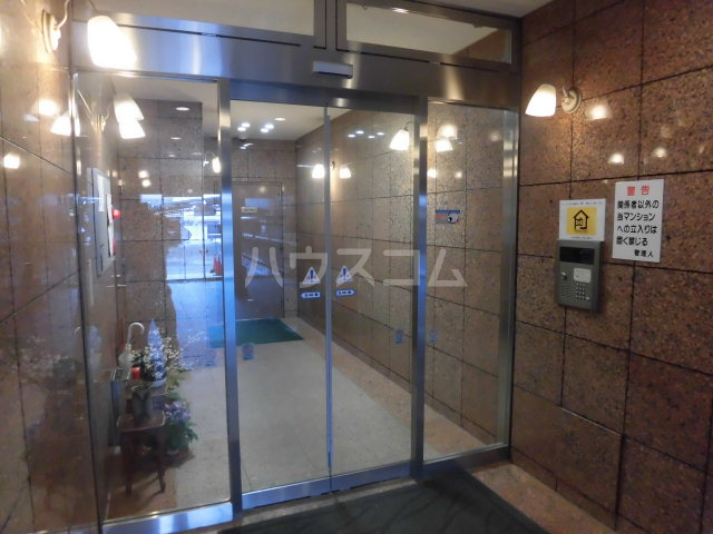 21/30 エントランス