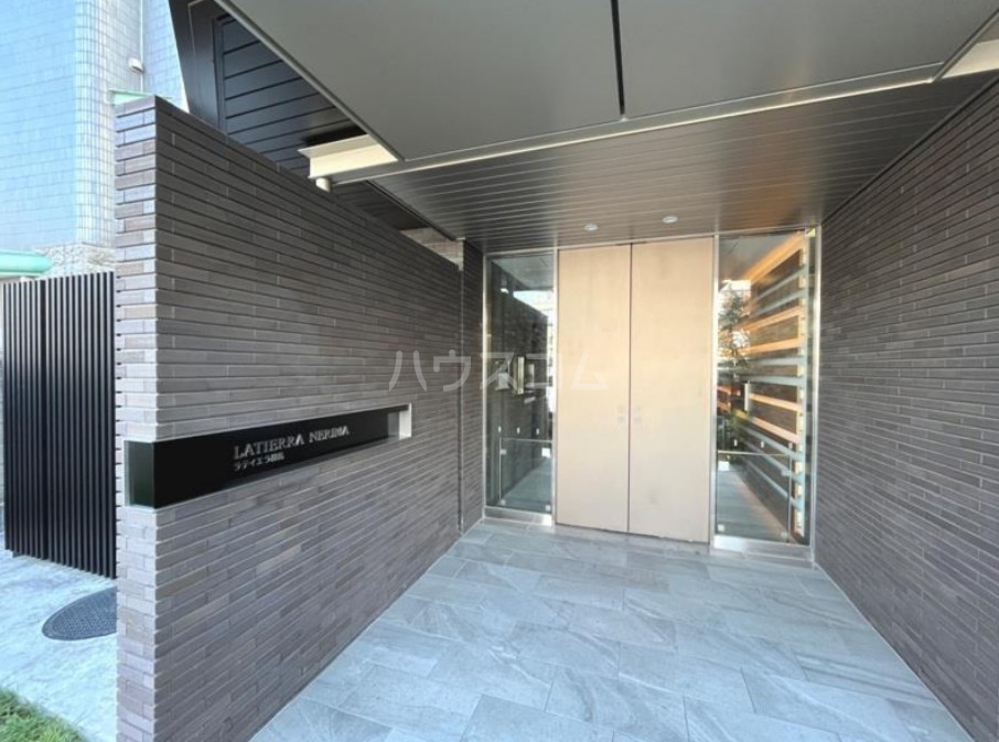 20/30 エントランス