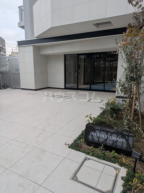 23/30 エントランス