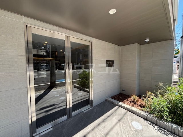 23/30 エントランス